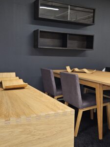 123versE avohylly 134cm (lasiovet saatavana) 123verse vitriini