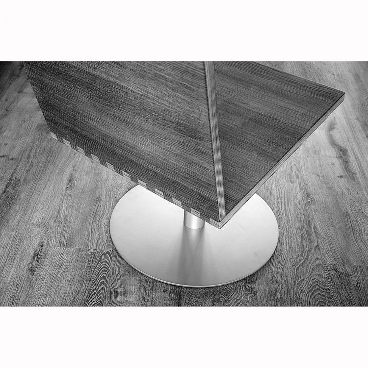 132VersA Lounge chair black and white