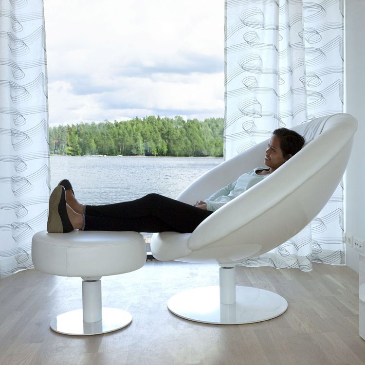 Kupu recliner with a woman
